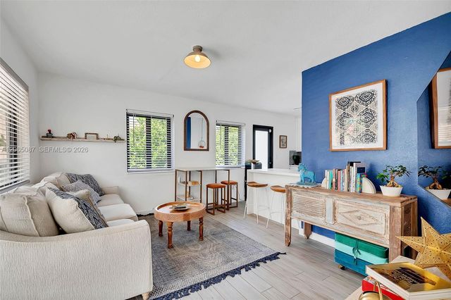 595 NW 101st St 0, Miami, FL 33150