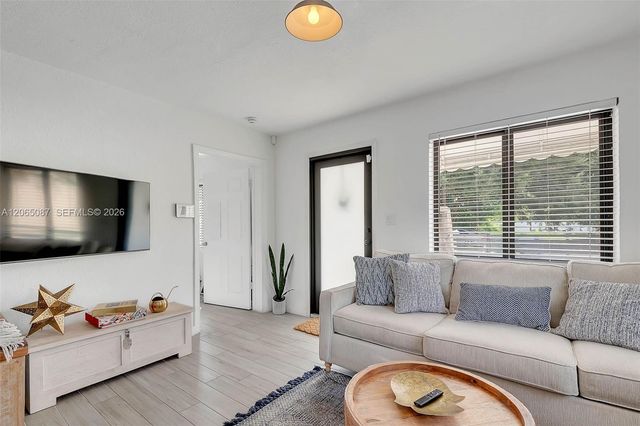 595 NW 101st St 0, Miami, FL 33150
