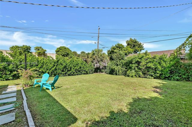 595 NW 101st St 0, Miami, FL 33150