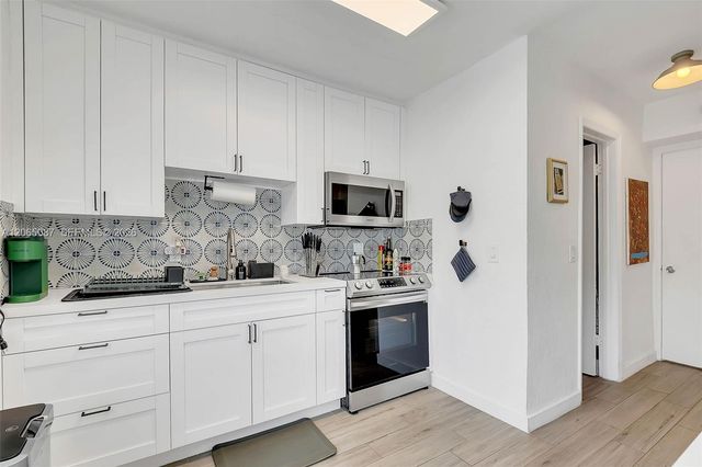 595 NW 101st St 0, Miami, FL 33150