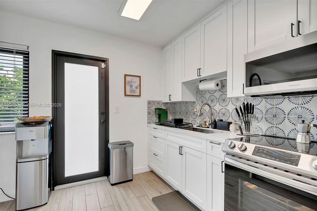 595 NW 101st St 0, Miami, FL 33150