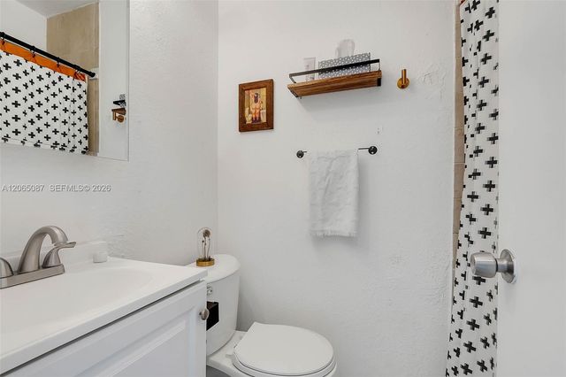 595 NW 101st St 0, Miami, FL 33150