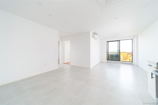 14610 35 Avenue 4B, Flushing, NY 11354