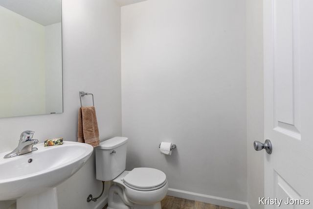 426 Oak View Drive, Middleville Vlg, MI 49333