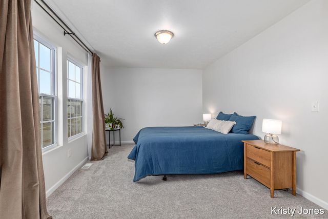 426 Oak View Drive, Middleville Vlg, MI 49333