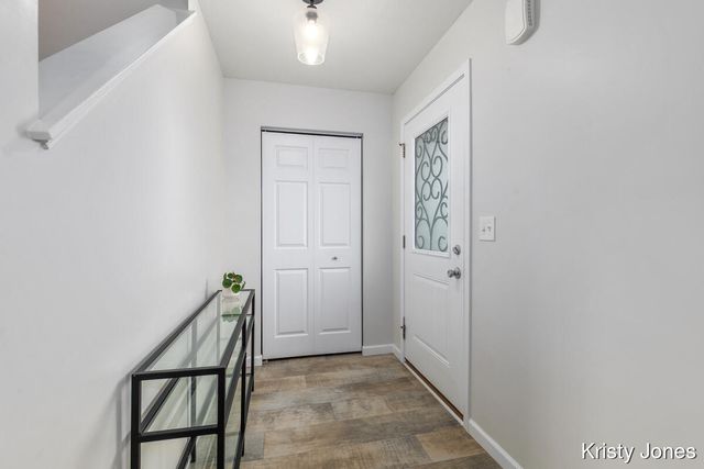 426 Oak View Drive, Middleville Vlg, MI 49333