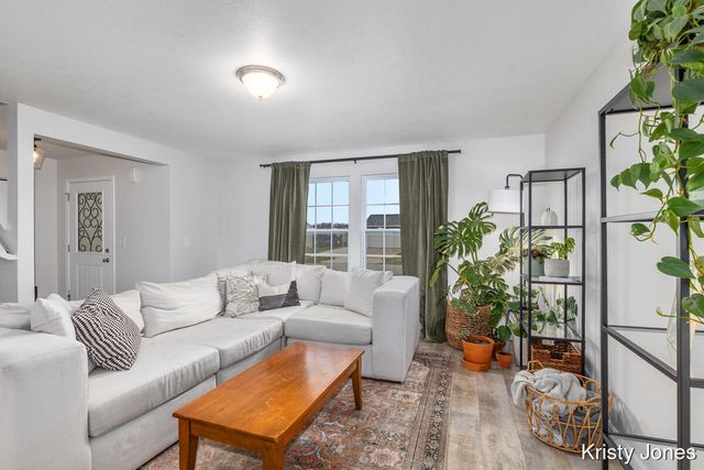 426 Oak View Drive, Middleville Vlg, MI 49333