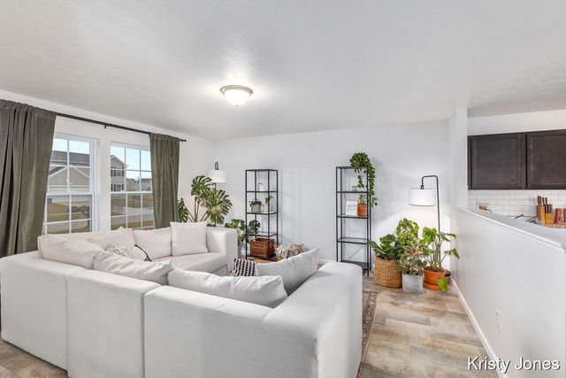 426 Oak View Drive, Middleville Vlg, MI 49333