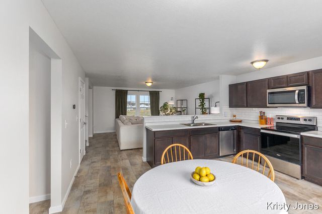 426 Oak View Drive, Middleville Vlg, MI 49333