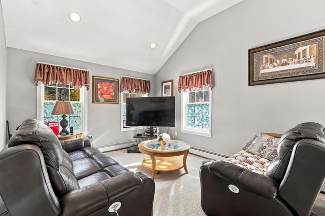 24 Garland Road, Nottingham, NH 03290