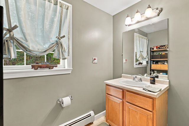 24 Garland Road, Nottingham, NH 03290