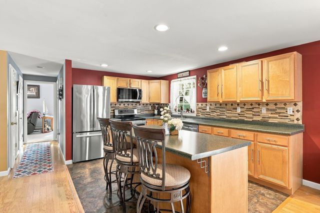 24 Garland Road, Nottingham, NH 03290