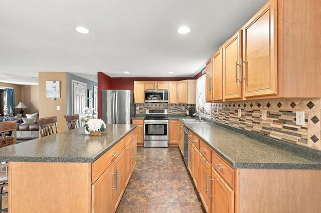 24 Garland Road, Nottingham, NH 03290