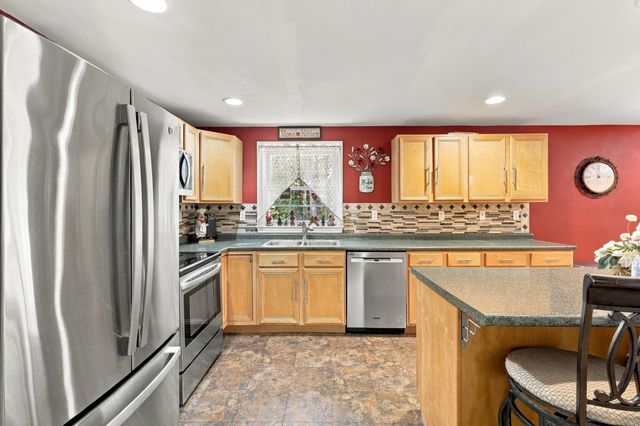 24 Garland Road, Nottingham, NH 03290