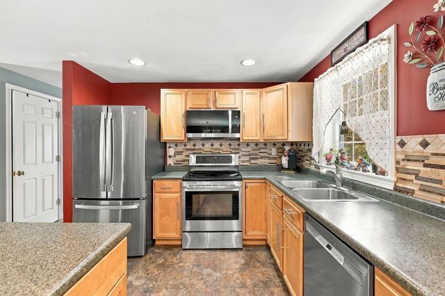 24 Garland Road, Nottingham, NH 03290