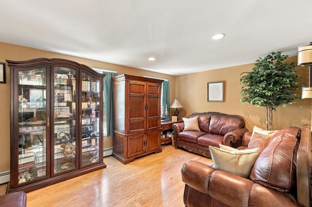 24 Garland Road, Nottingham, NH 03290