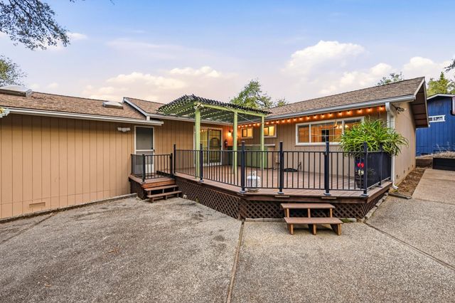 14135 lodgepole Dr, Penn Valley, CA 95946