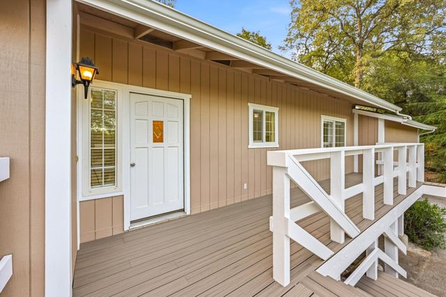 14135 lodgepole Dr, Penn Valley, CA 95946