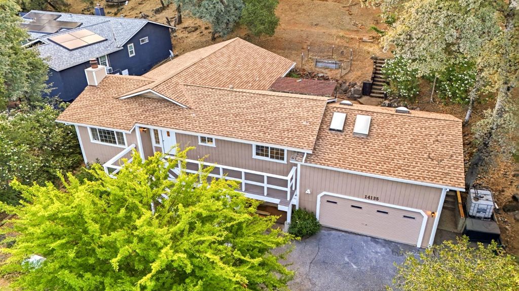 14135 lodgepole Dr, Penn Valley, CA 95946