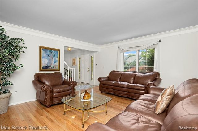 31223 Country Ridge Circle, Farmington Hills, MI 48331