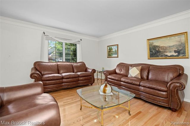 31223 Country Ridge Circle, Farmington Hills, MI 48331
