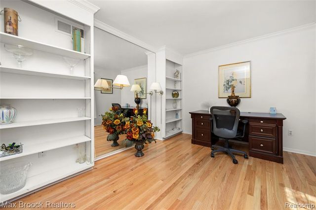31223 Country Ridge Circle, Farmington Hills, MI 48331