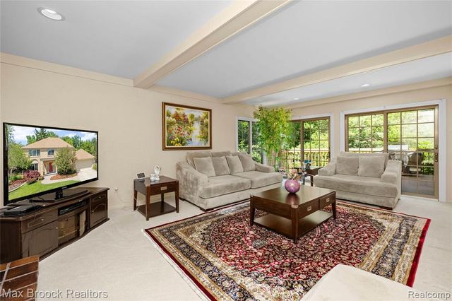 31223 Country Ridge Circle, Farmington Hills, MI 48331
