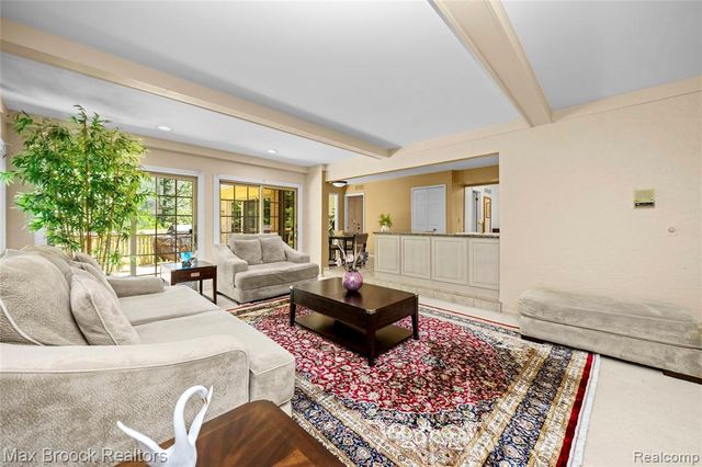 31223 Country Ridge Circle, Farmington Hills, MI 48331