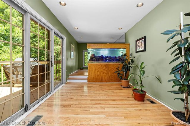 31223 Country Ridge Circle, Farmington Hills, MI 48331