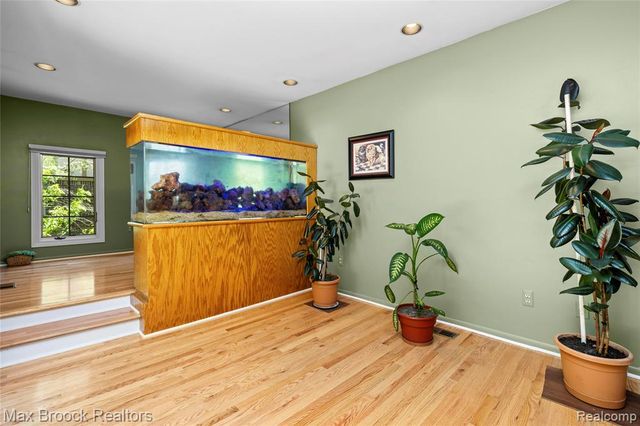 31223 Country Ridge Circle, Farmington Hills, MI 48331