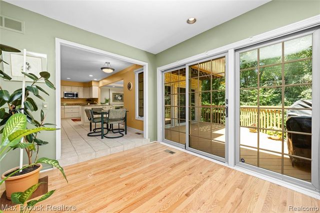 31223 Country Ridge Circle, Farmington Hills, MI 48331