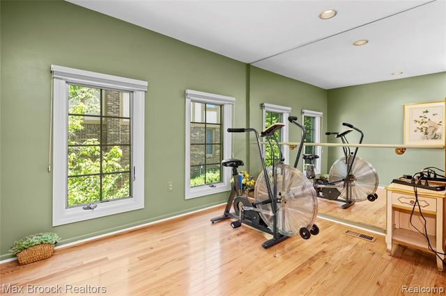 31223 Country Ridge Circle, Farmington Hills, MI 48331