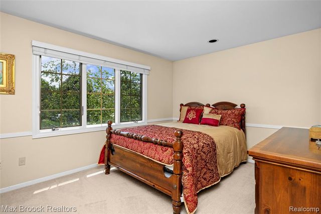 31223 Country Ridge Circle, Farmington Hills, MI 48331
