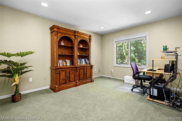 31223 Country Ridge Circle, Farmington Hills, MI 48331