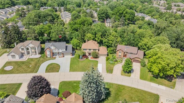 31223 Country Ridge Circle, Farmington Hills, MI 48331