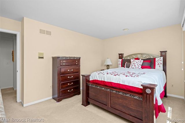 31223 Country Ridge Circle, Farmington Hills, MI 48331