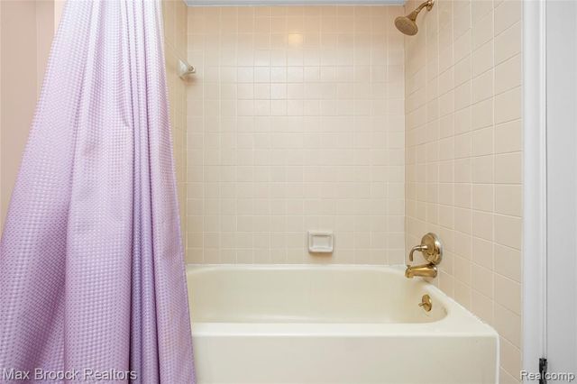 31223 Country Ridge Circle, Farmington Hills, MI 48331