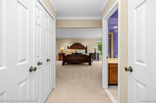 31223 Country Ridge Circle, Farmington Hills, MI 48331