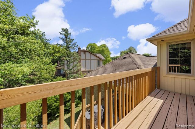31223 Country Ridge Circle, Farmington Hills, MI 48331