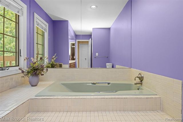 31223 Country Ridge Circle, Farmington Hills, MI 48331
