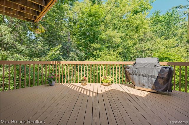 31223 Country Ridge Circle, Farmington Hills, MI 48331