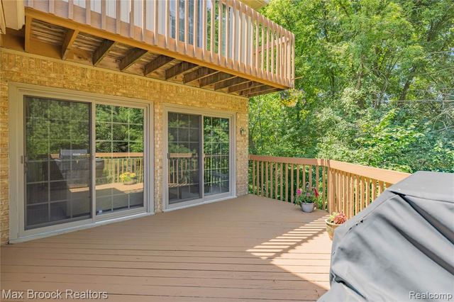 31223 Country Ridge Circle, Farmington Hills, MI 48331
