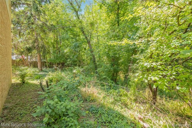 31223 Country Ridge Circle, Farmington Hills, MI 48331