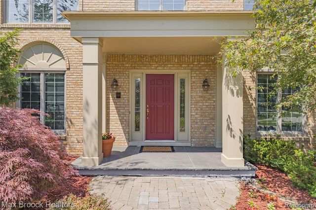 31223 Country Ridge Circle, Farmington Hills, MI 48331