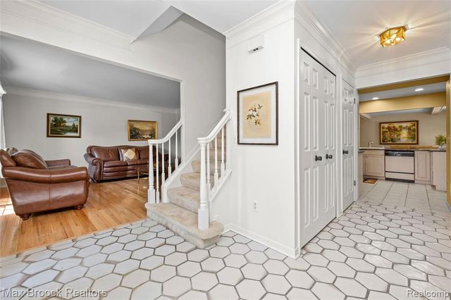 31223 Country Ridge Circle, Farmington Hills, MI 48331