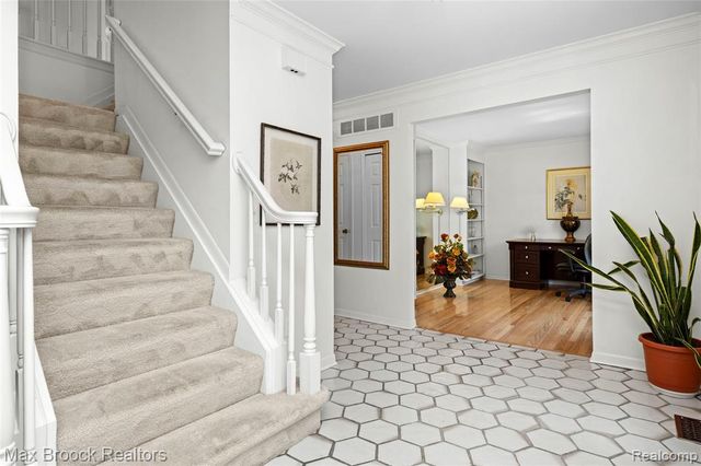 31223 Country Ridge Circle, Farmington Hills, MI 48331