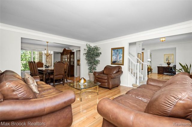 31223 Country Ridge Circle, Farmington Hills, MI 48331