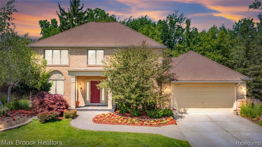 31223 Country Ridge Circle, Farmington Hills, MI 48331
