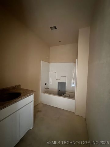 503 S Dogwood Street, Muldrow, OK 74948