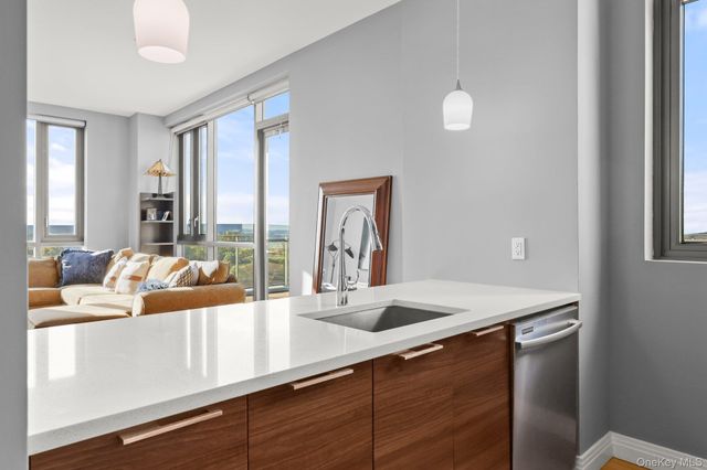 701 Ridge Hill Boulevard PHF, Yonkers, NY 10710